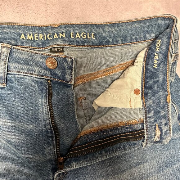 American Eagle Size 4 Mom Jean - Picture 3 of 4